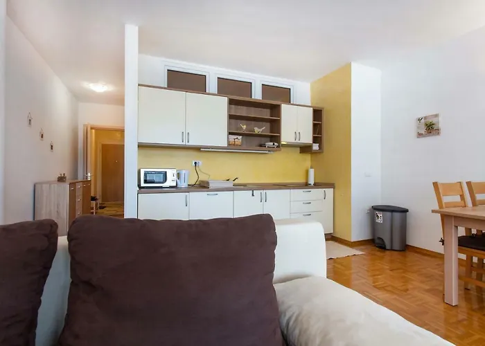 Apartma Luna Apartment *